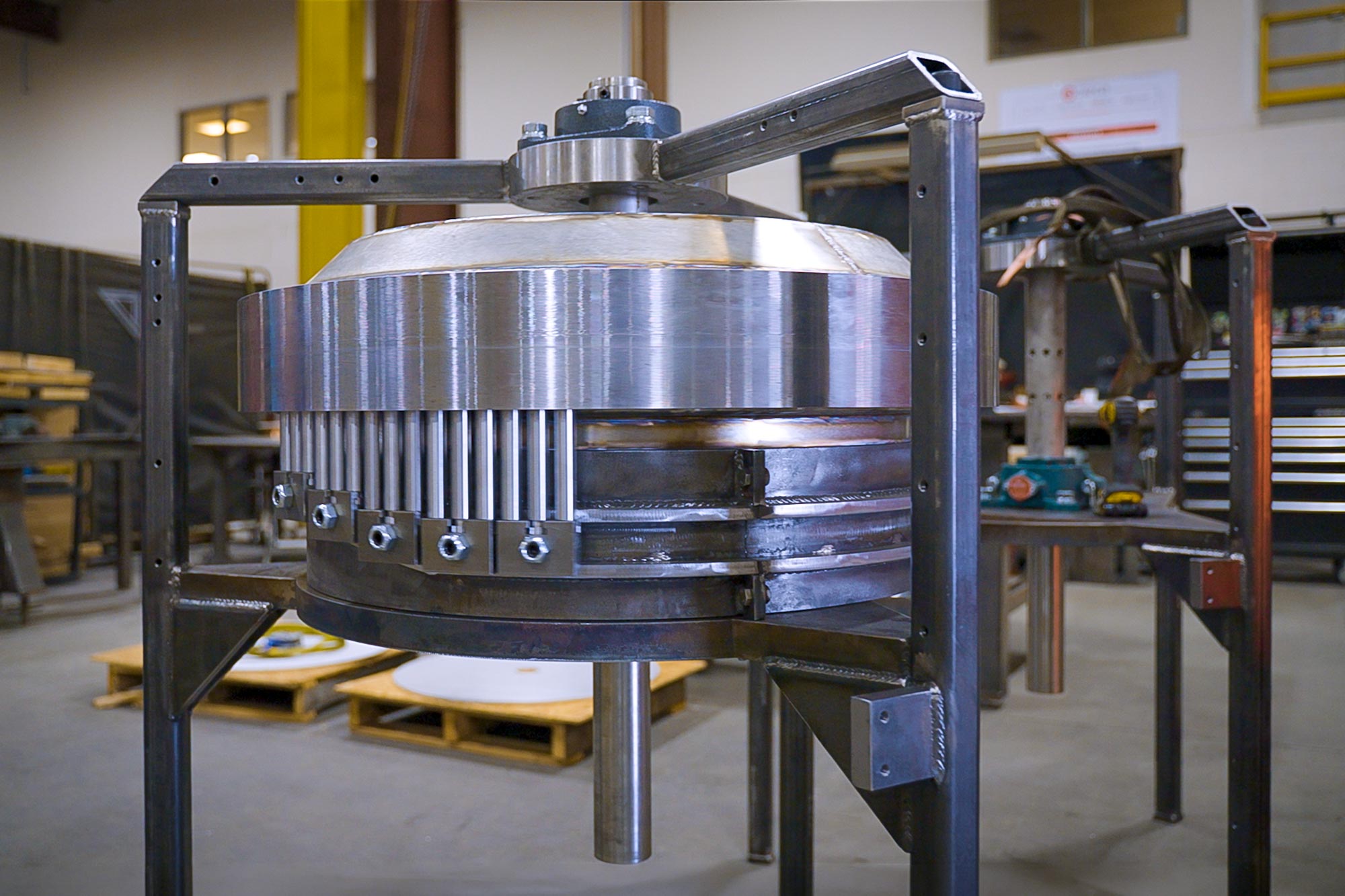 Cylinder caster on stand